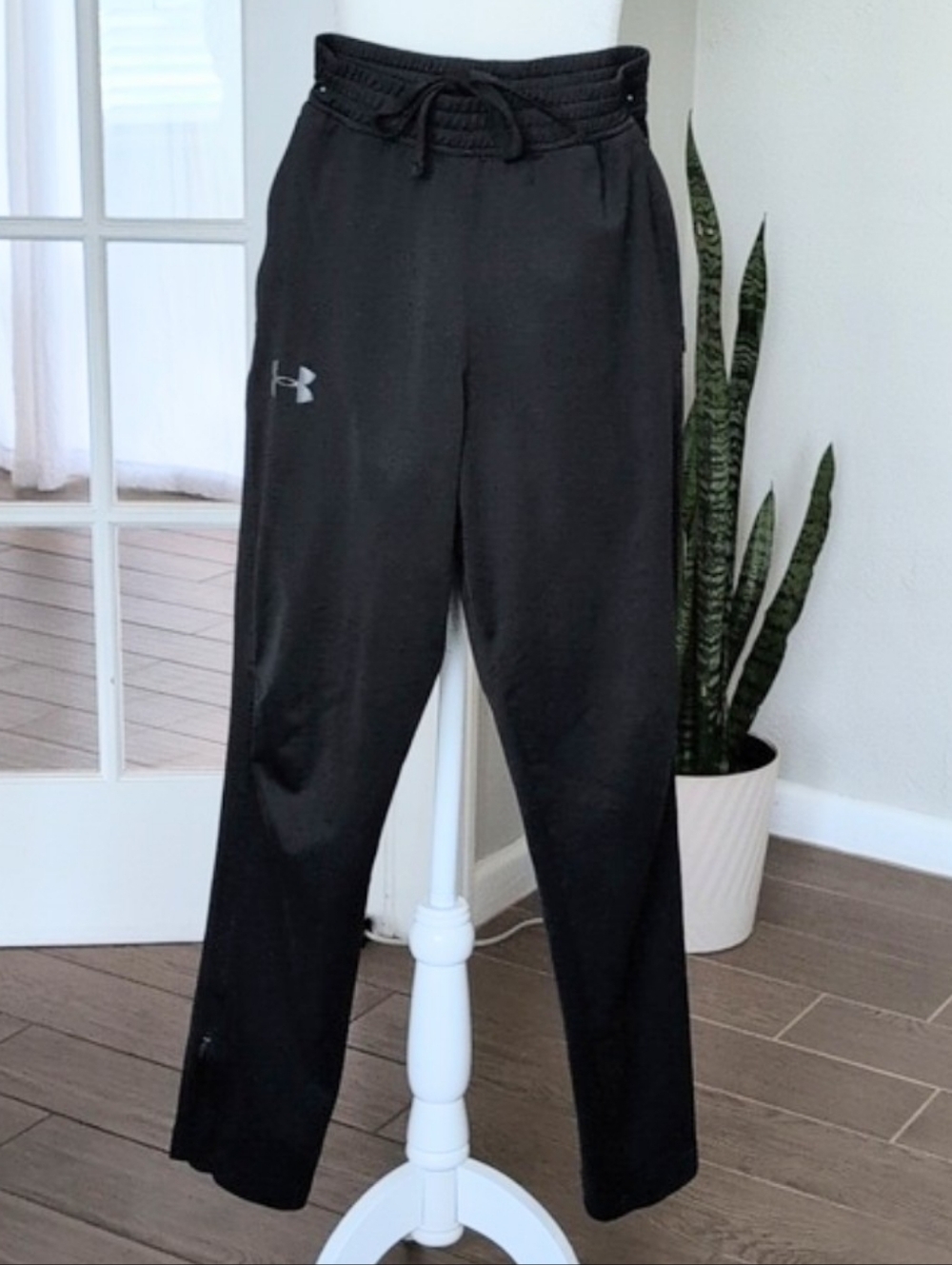 Under Armour Black Athletic Pants Womens Size Small